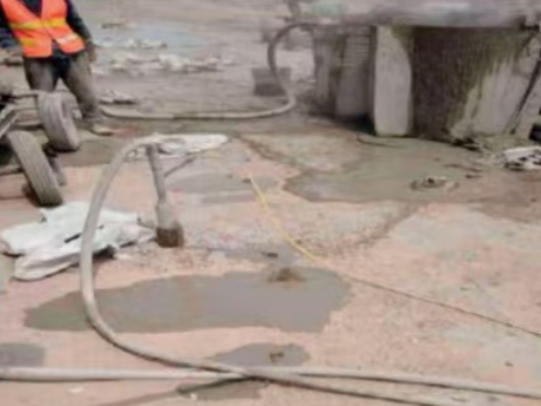 福山水泥混凝土路面板底注浆技术 路面脱空注浆整治方案